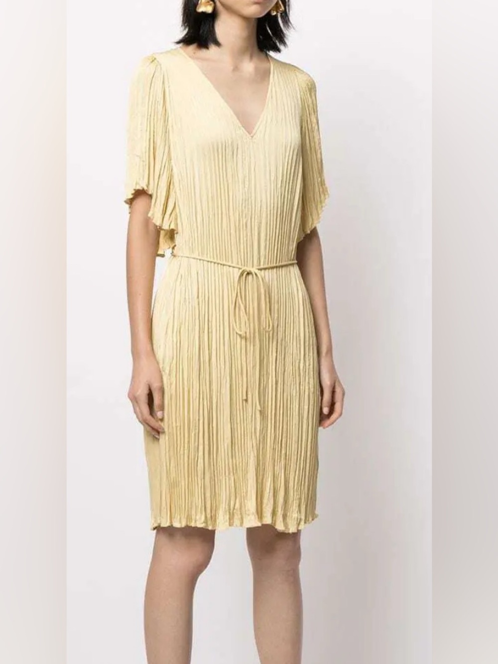 Vince
Tie Waist Satin
Shift Dress 
Size large
Color yellow